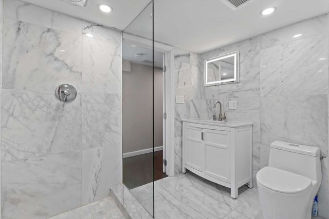 7 Darrow St, Worcester, MA 01606