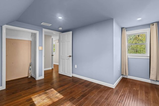 7 Darrow St, Worcester, MA 01606