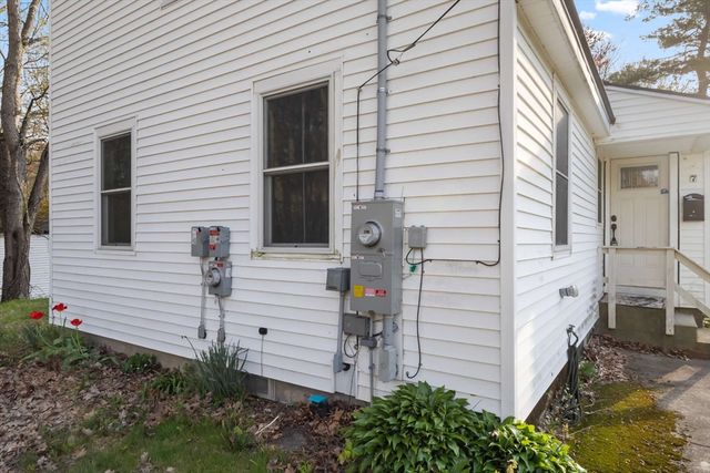 7 Darrow St, Worcester, MA 01606