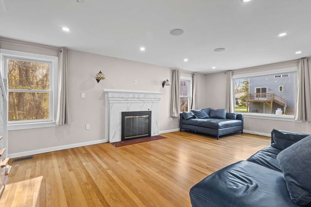 7 Darrow St, Worcester, MA 01606