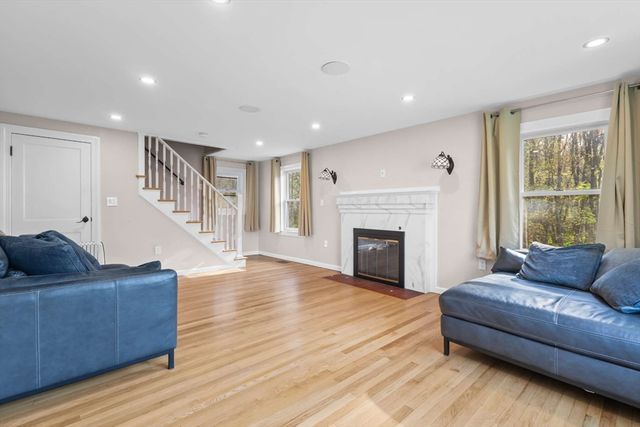 7 Darrow St, Worcester, MA 01606