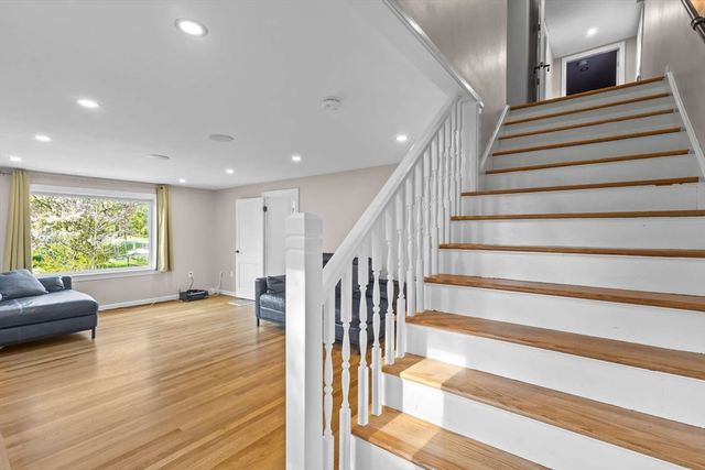 7 Darrow St, Worcester, MA 01606