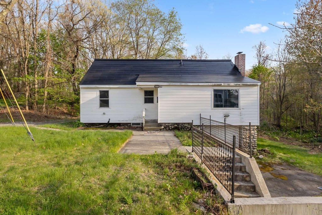 7 Darrow St, Worcester, MA 01606