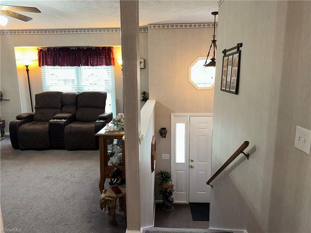 212 Oak Ridge Place, Mount Airy, NC 27030