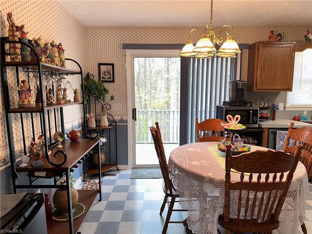 212 Oak Ridge Place, Mount Airy, NC 27030