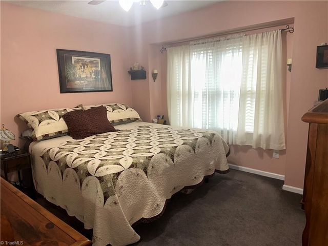 212 Oak Ridge Place, Mount Airy, NC 27030