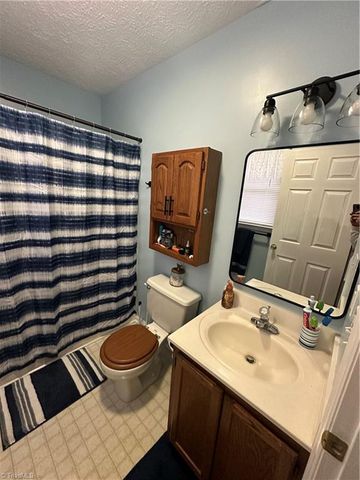 212 Oak Ridge Place, Mount Airy, NC 27030