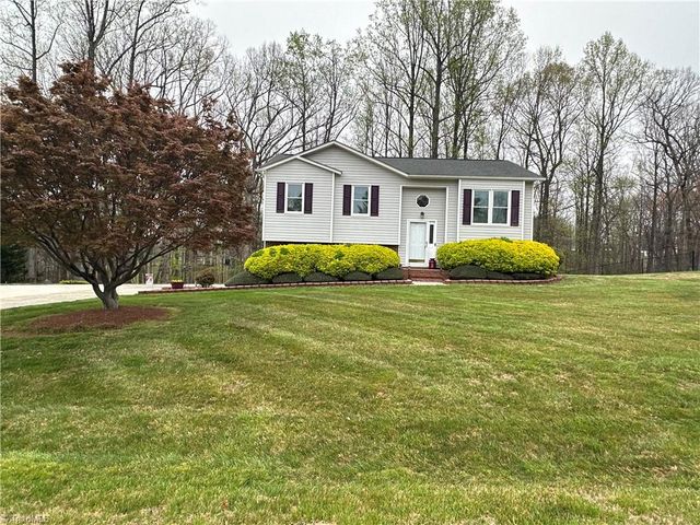 212 Oak Ridge Place, Mount Airy, NC 27030