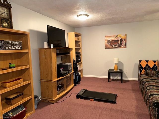 212 Oak Ridge Place, Mount Airy, NC 27030