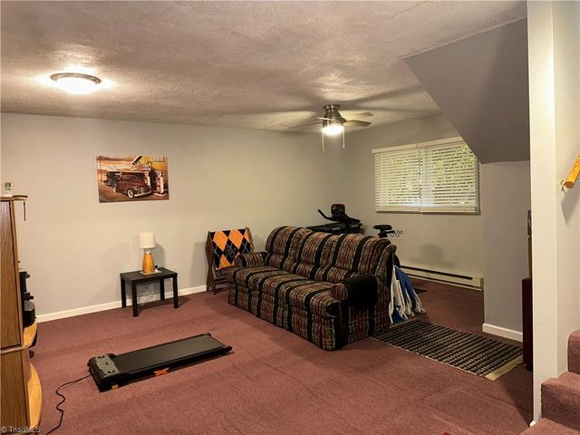 212 Oak Ridge Place, Mount Airy, NC 27030