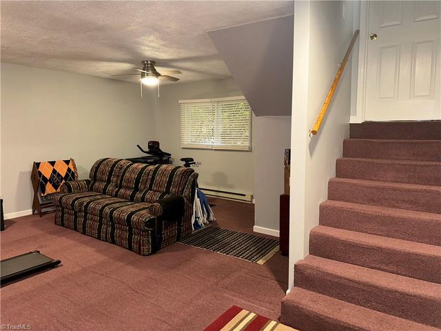 212 Oak Ridge Place, Mount Airy, NC 27030
