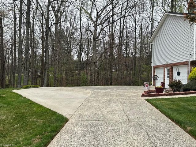 212 Oak Ridge Place, Mount Airy, NC 27030