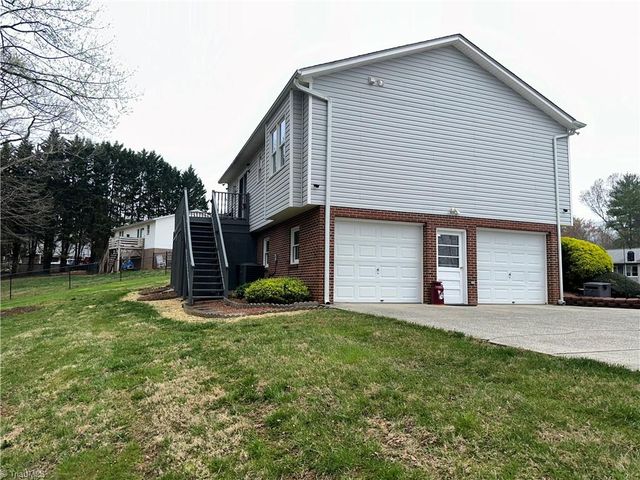 212 Oak Ridge Place, Mount Airy, NC 27030