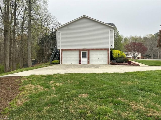 212 Oak Ridge Place, Mount Airy, NC 27030