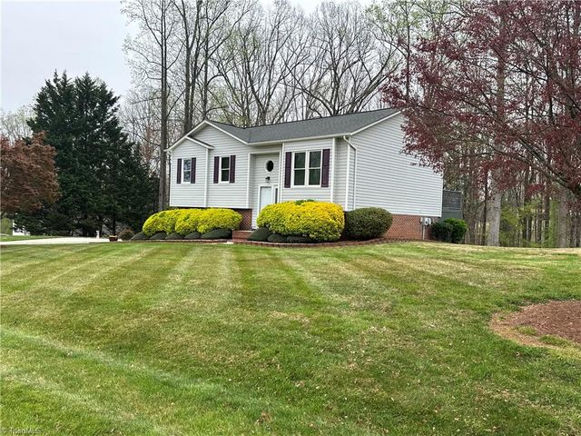 212 Oak Ridge Place, Mount Airy, NC 27030