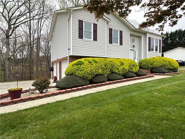 212 Oak Ridge Place, Mount Airy, NC 27030