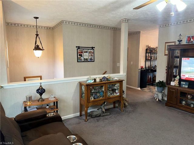212 Oak Ridge Place, Mount Airy, NC 27030