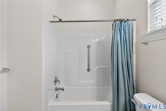 12130 Blossom Point Rd, Chester, VA 23831
