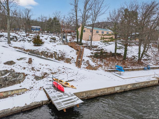 11 Blueberry Hill, Greenwood Lake, NY 10925