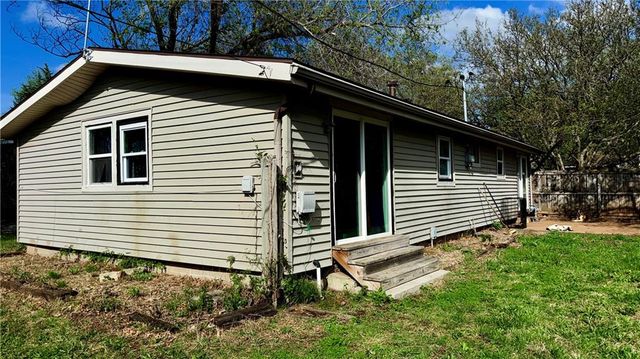 8620 Winchester Avenue, Kansas City, MO 64138