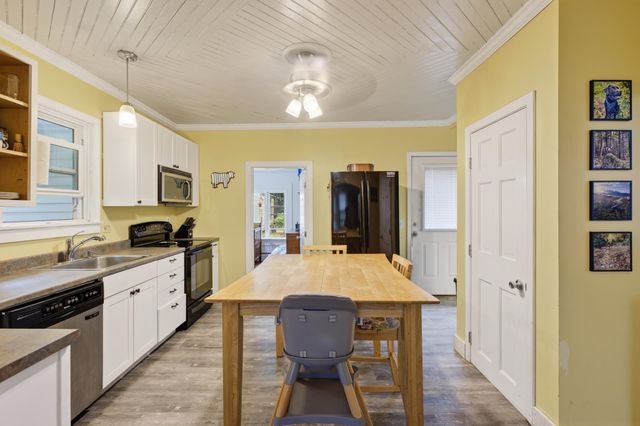 91 Dunbar Street, Manchester, NH 03103