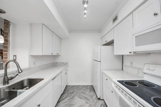 250 El Dorado Boulevard 204, Houston, TX 77598