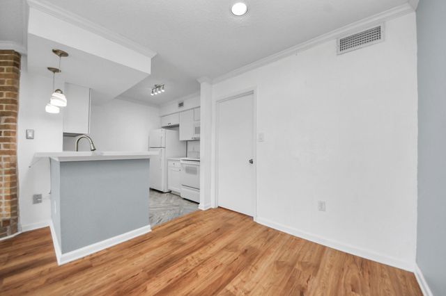 250 El Dorado Boulevard 204, Houston, TX 77598