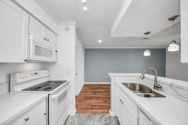 250 El Dorado Boulevard 204, Houston, TX 77598