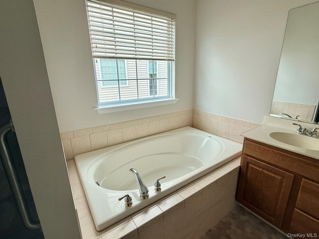 19 Sunflower Street, Middletown, NY 10940