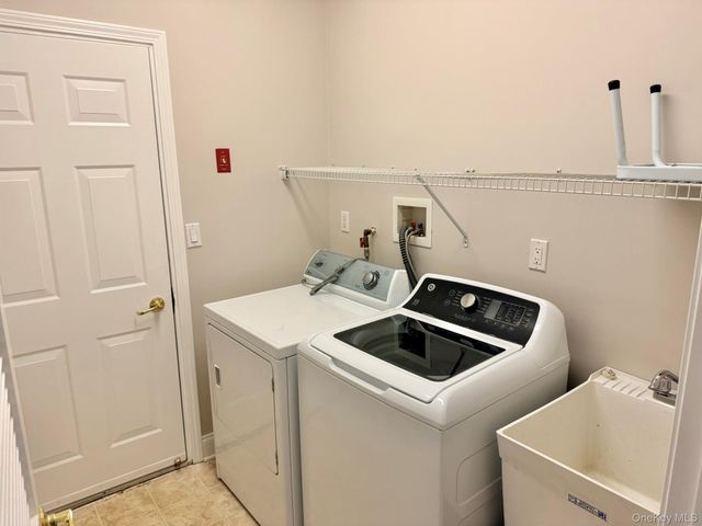 19 Sunflower Street, Middletown, NY 10940