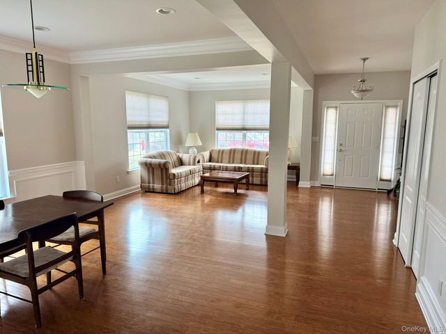 19 Sunflower Street, Middletown, NY 10940