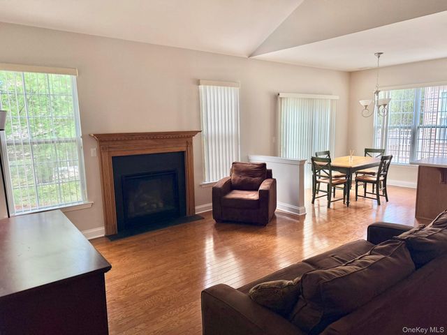 19 Sunflower Street, Middletown, NY 10940