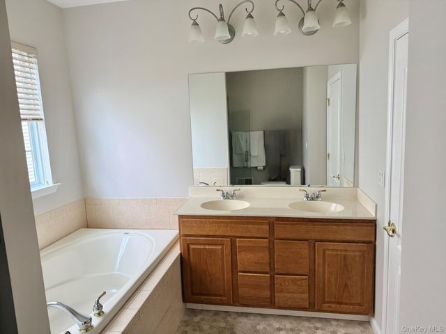 19 Sunflower Street, Middletown, NY 10940