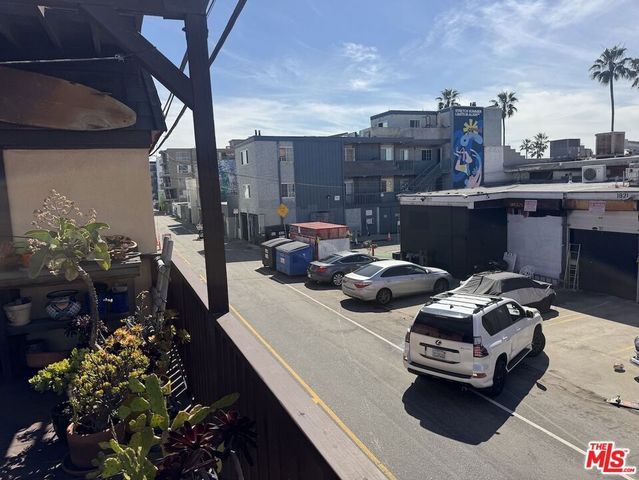 9 19th Avenue, Venice, CA 90291