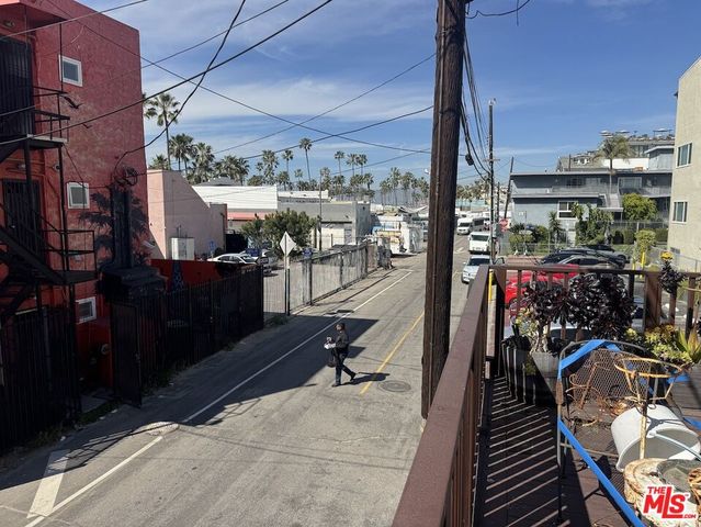 9 19th Avenue, Venice, CA 90291
