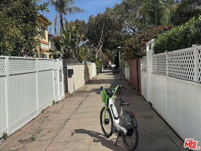 9 19th Avenue, Venice, CA 90291