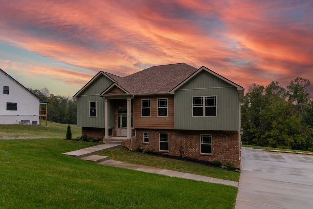 975 Palmyra Road, Clarksville, TN 37040