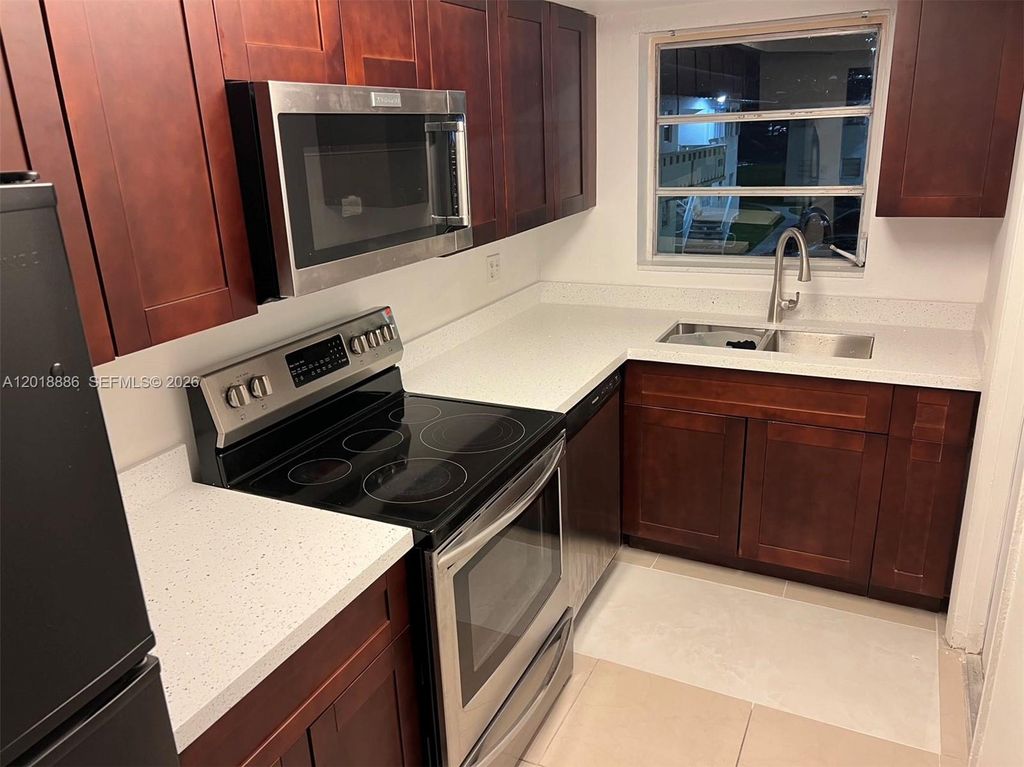 7324 SW 82nd St B210, Miami, FL 33143