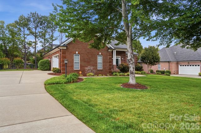 8000 Tottenham Drive, Harrisburg, NC 28075