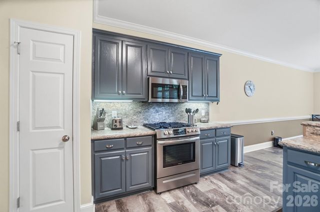 8000 Tottenham Drive, Harrisburg, NC 28075