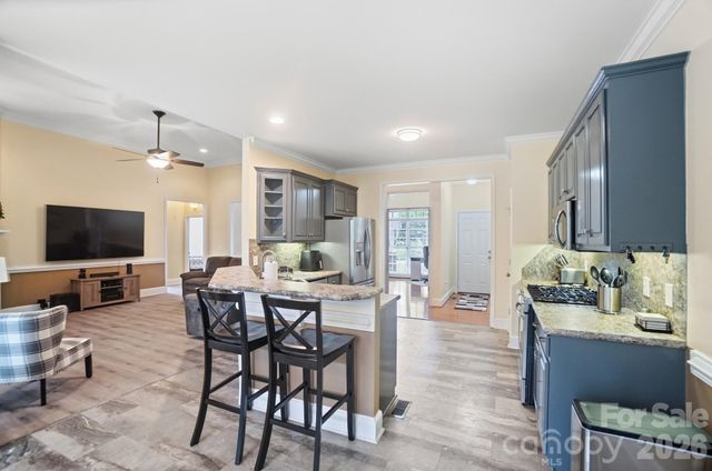 8000 Tottenham Drive, Harrisburg, NC 28075