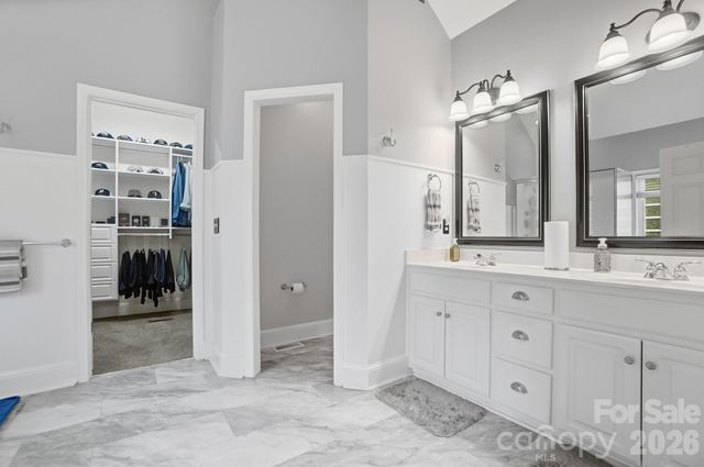 8000 Tottenham Drive, Harrisburg, NC 28075