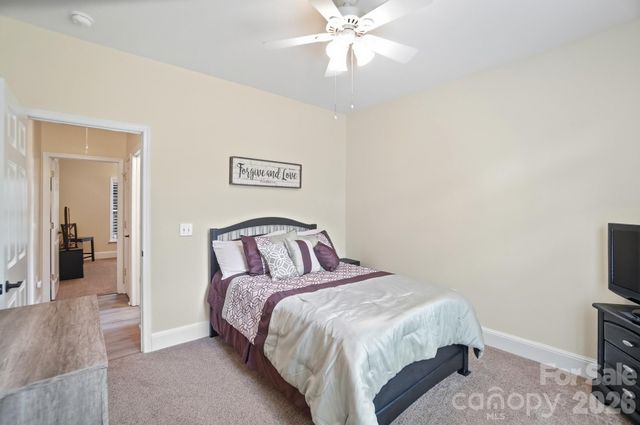 8000 Tottenham Drive, Harrisburg, NC 28075