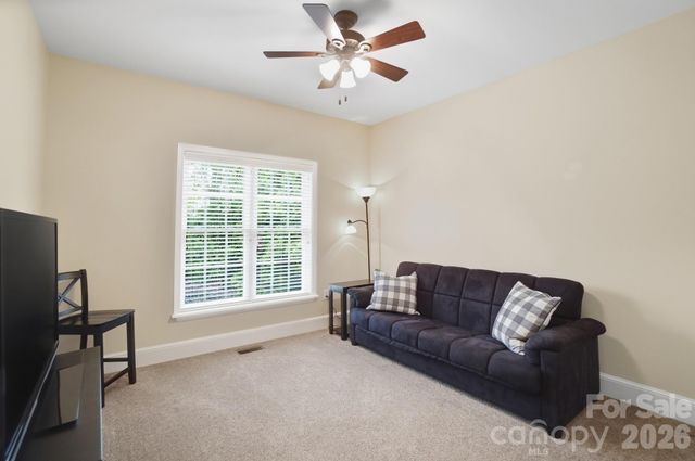 8000 Tottenham Drive, Harrisburg, NC 28075