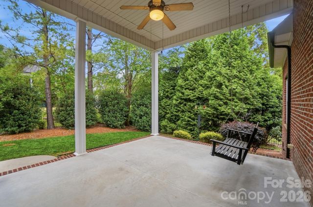 8000 Tottenham Drive, Harrisburg, NC 28075