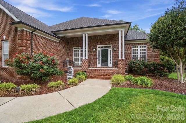 8000 Tottenham Drive, Harrisburg, NC 28075