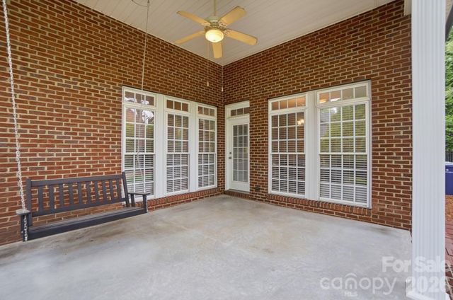 8000 Tottenham Drive, Harrisburg, NC 28075