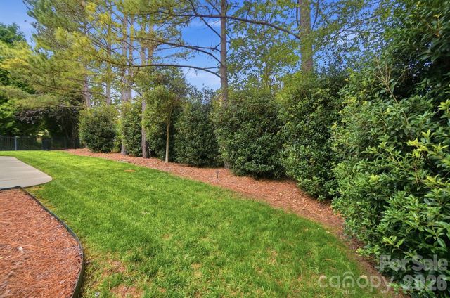 8000 Tottenham Drive, Harrisburg, NC 28075