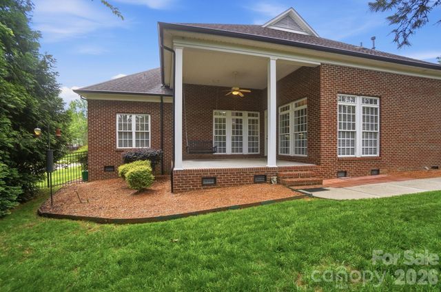 8000 Tottenham Drive, Harrisburg, NC 28075
