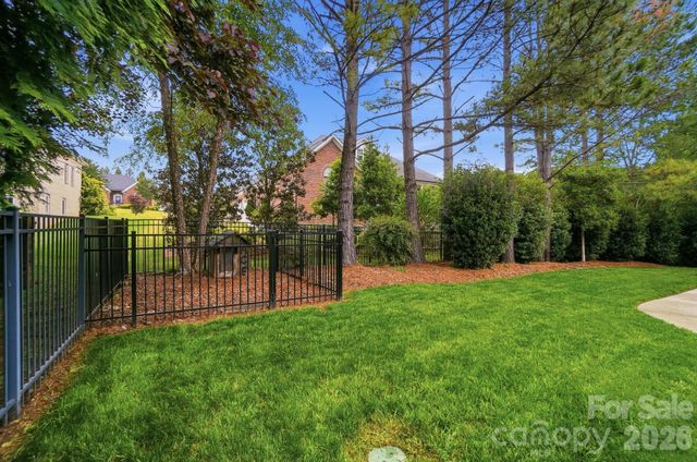 8000 Tottenham Drive, Harrisburg, NC 28075